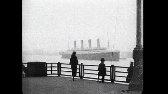 是谁，在那水边